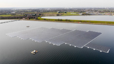 Pictured: A floating solar array on Thames Water's Queen Elizabeth II reservoir in Walton on Thames. Image: Thames Water